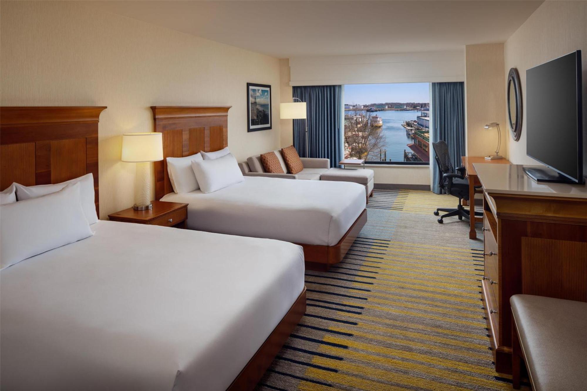 Deluxe Queen Room Water View